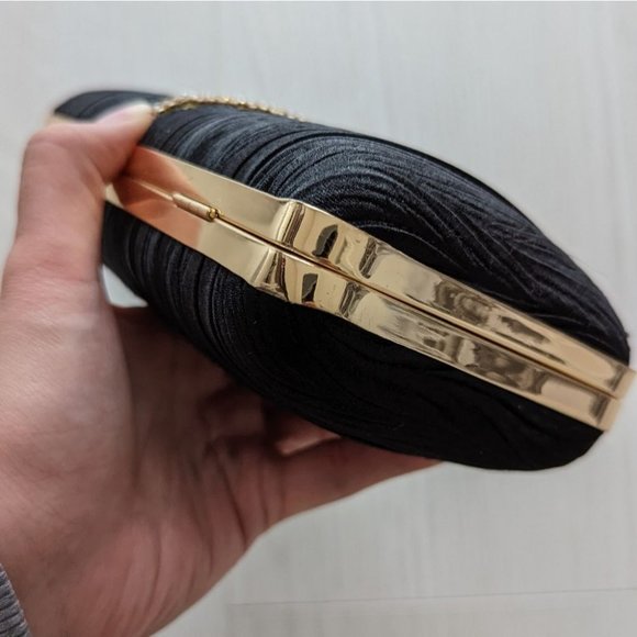 Evening Top Clasped Clutch With Chain - Picture 4 of 7